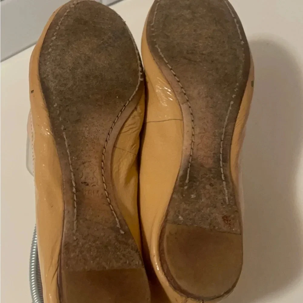 Tory burch tan color patent letter flat shoes